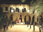 Fotografia di una scena dalla rappresentazione teatrale del poema Erotòkritos di Vincenzo Kornaros con adattamento di Michalis Pieris