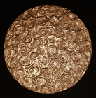 Opera di Anna Zennaro con diametro di cm. 60 realizzata nel 2016 con una tecnica mista su legno e denominata Helios shield of light