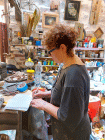Monica Kirchmayr nel suo atelier