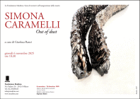 Locandina della mostra Out of dust con opere di Simona Caramelli